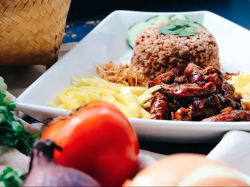 A plate of Thai fried rice