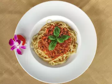 A plate of spaghetti bolognese